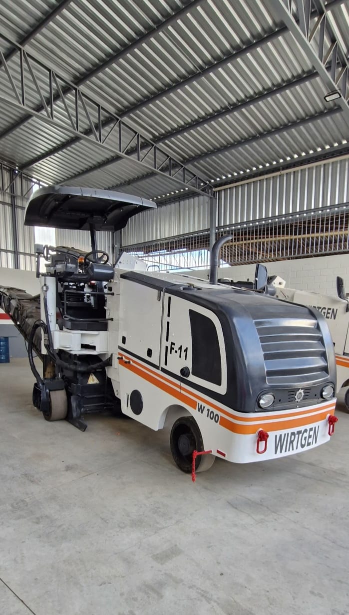 Fresadora de asfalto Wirtgen W100F 2013 - Imagem 1