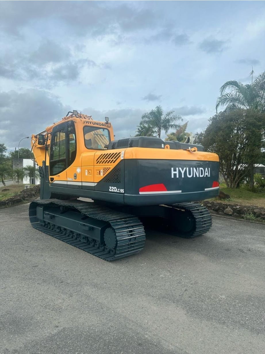 Escavadeira Hyundai R220LC-9S 2012 - Imagem 4