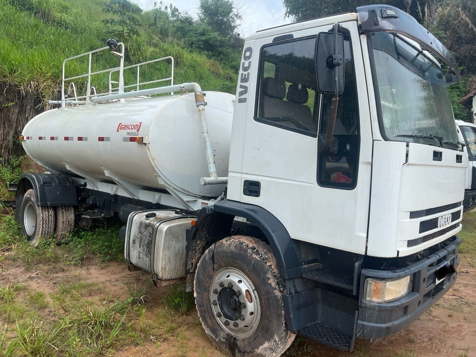 Caminhão Iveco Eurocargo 170E22 2011 - Imagem 1