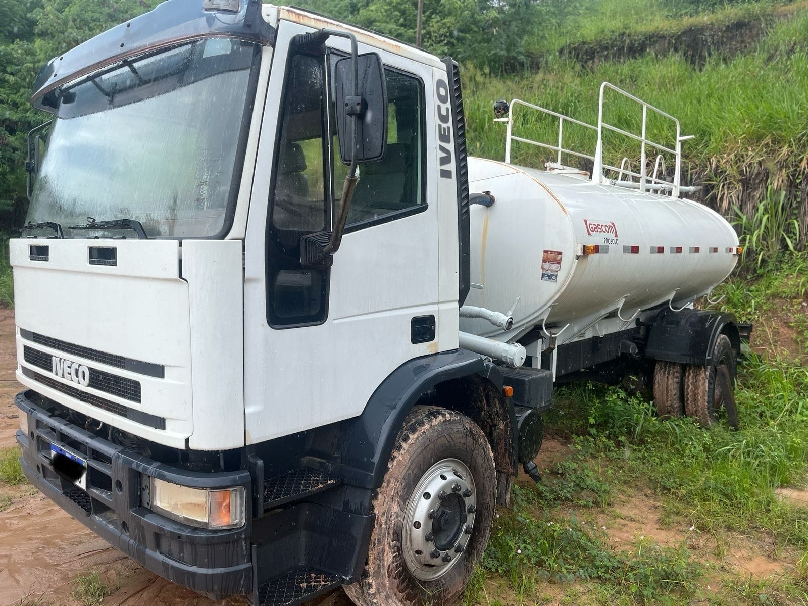 Caminhão Iveco Eurocargo 170E22 2011 - Imagem 2