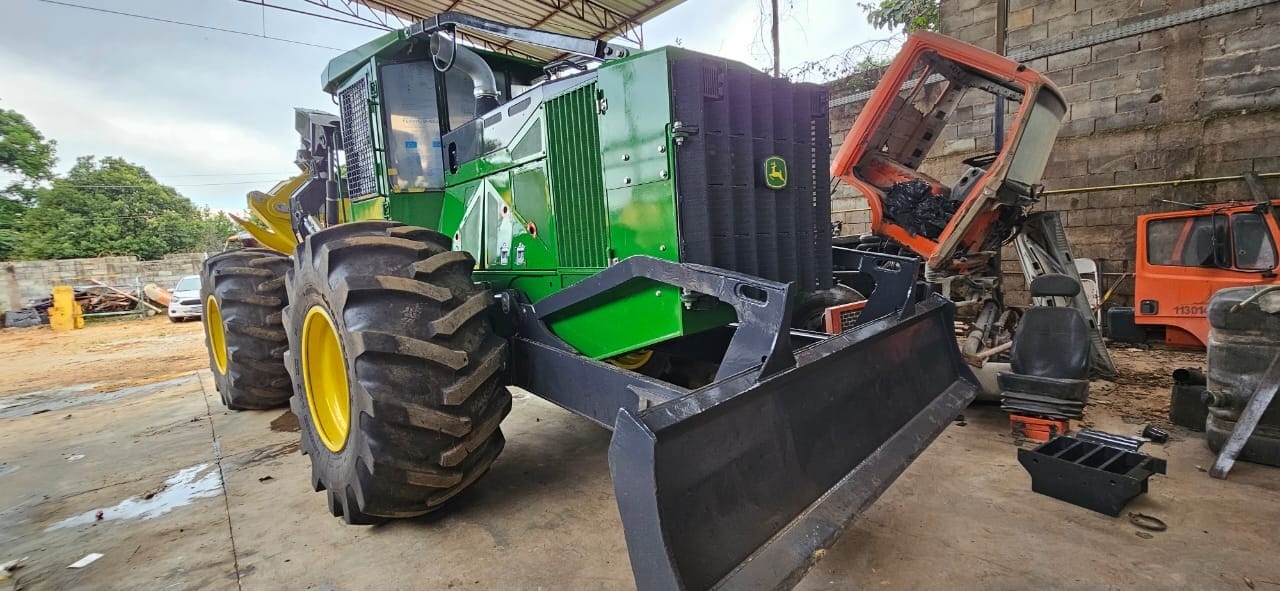 Skidders John Deere 648L 2015 - Imagem 1