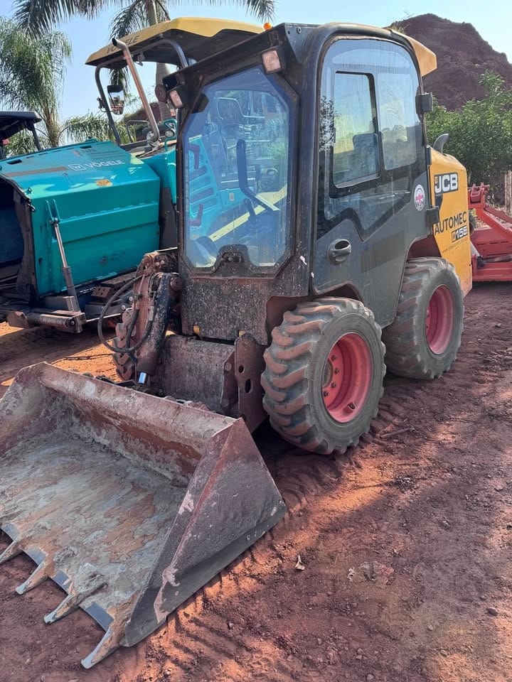 Mini Carregadeira 2020 - Imagem 1