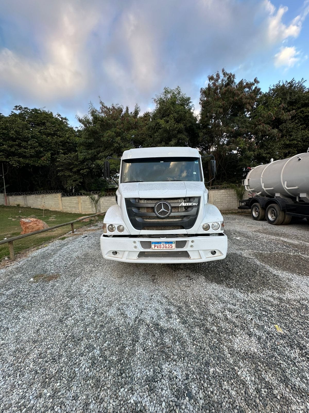 Caminhão Mercedes Benz Atron 1635 2014 - Imagem 3