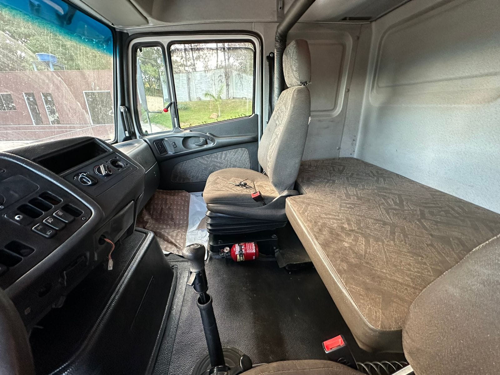 Caminhão Mercedes Benz Atron 1635 2014 - Imagem 5