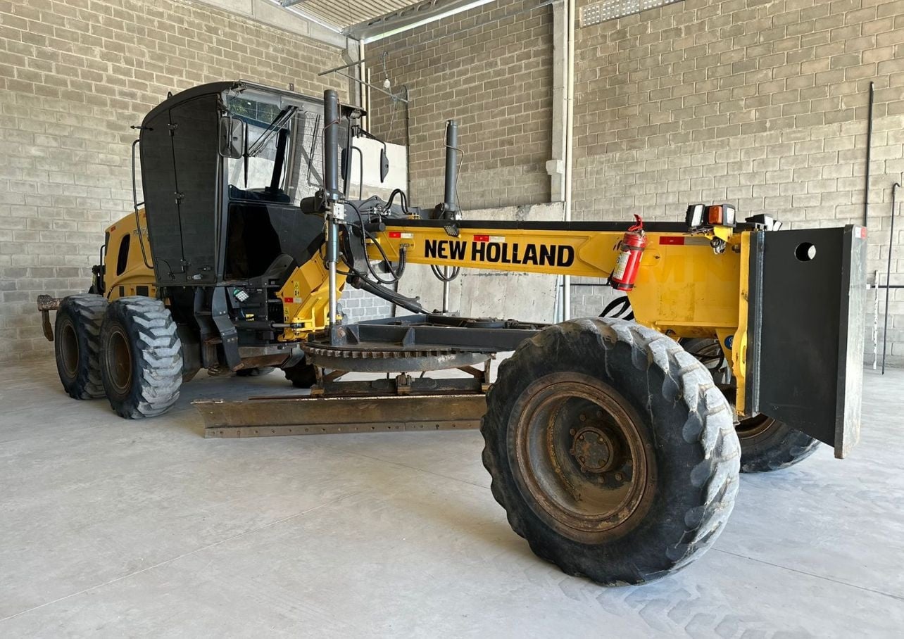 Motoniveladora New Holland RG170B 2019 - foto 1 de 6