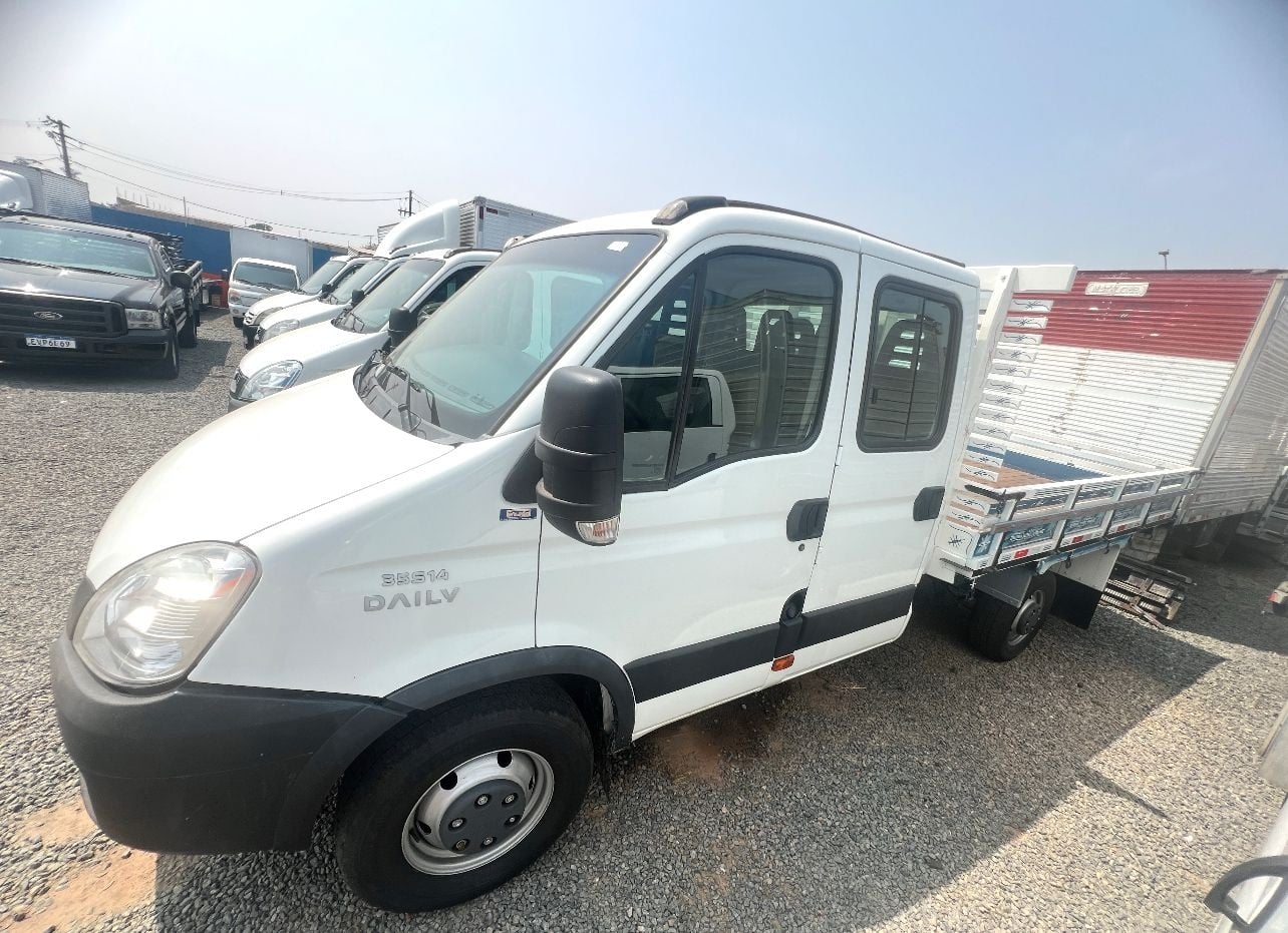 Caminhão Iveco 35S14 2014 - foto 1 de 13
