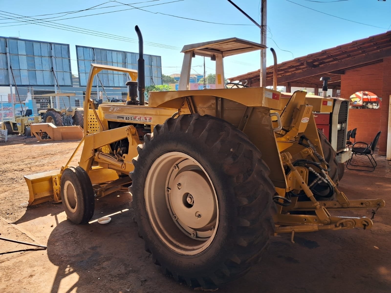 Trator CBT 2105 1981 - foto 1 de 5