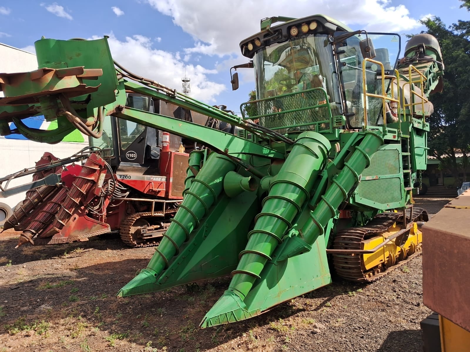 Colheitadeira John Deere 3520  2015 - foto 1 de 4