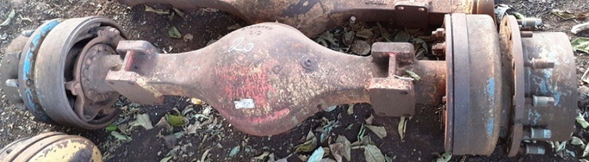 Peça Outros  Eixo traseiro da escavadeira Poclain LY2P 1991 - foto 1 de 1