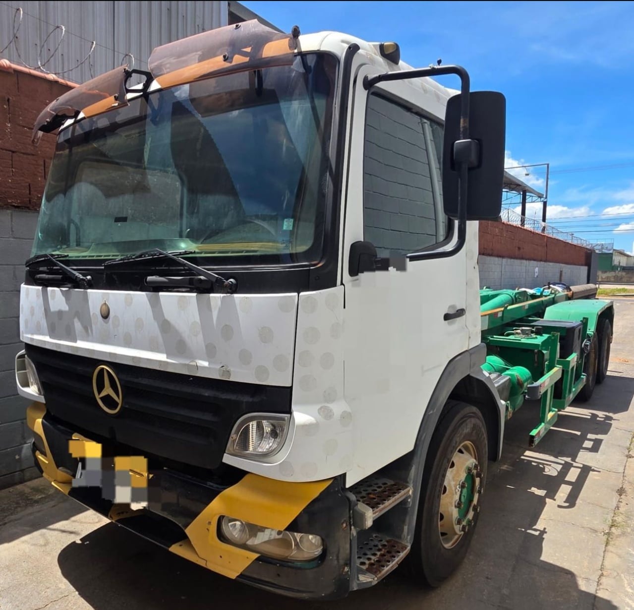 Caminhão Mecedes Benz Atego 2425 2011 - foto 1 de 6