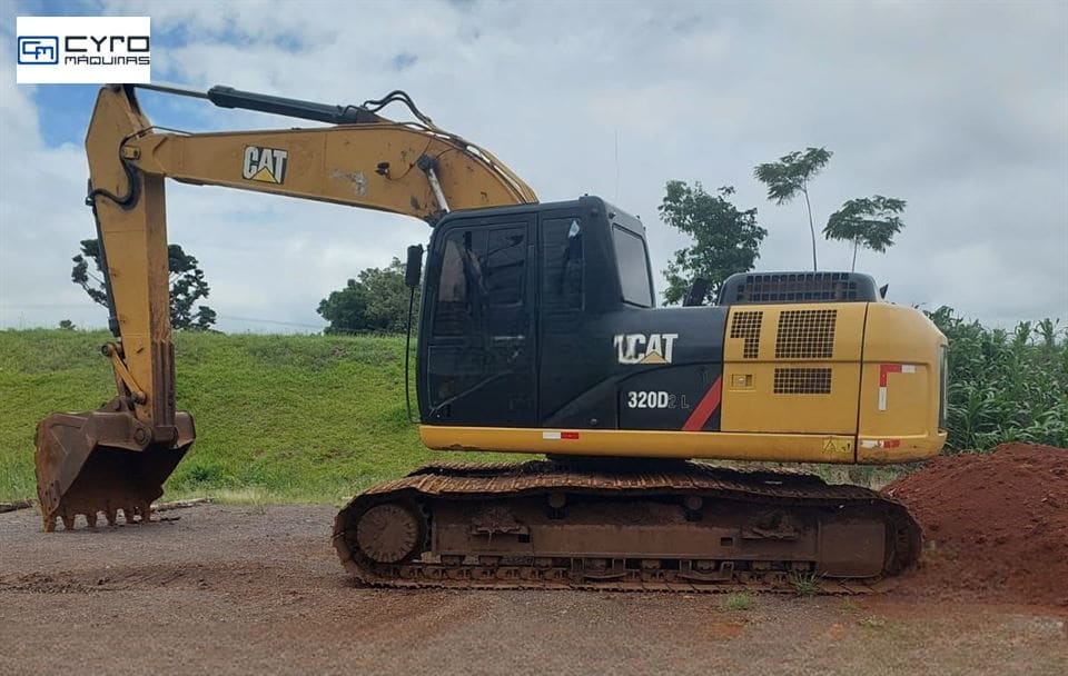 Escavadeira Caterpillar 320D2L 2014 - foto 1 de 5