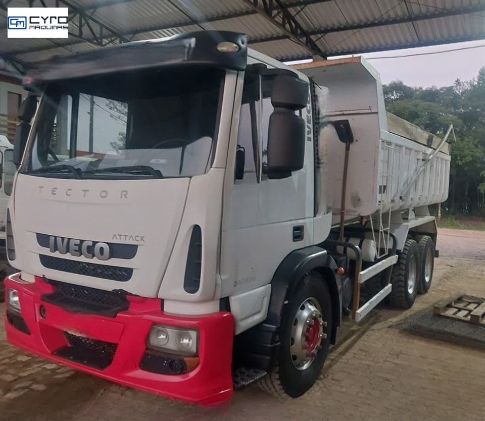 Caminhão Iveco TECTOR 240E22 ATTACK 6x2 2p (Diesel)(E5) 2013 - foto 1 de 6