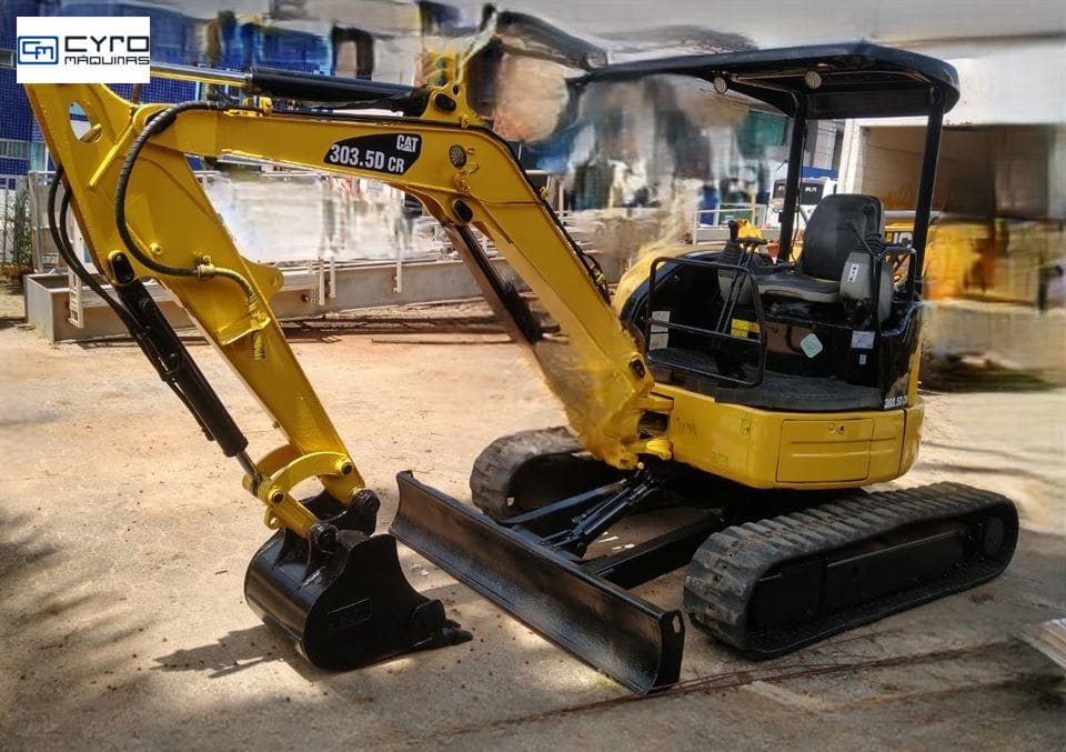 Mini-Escavadeira Caterpillar 303.5D 2011 - foto 1 de 8