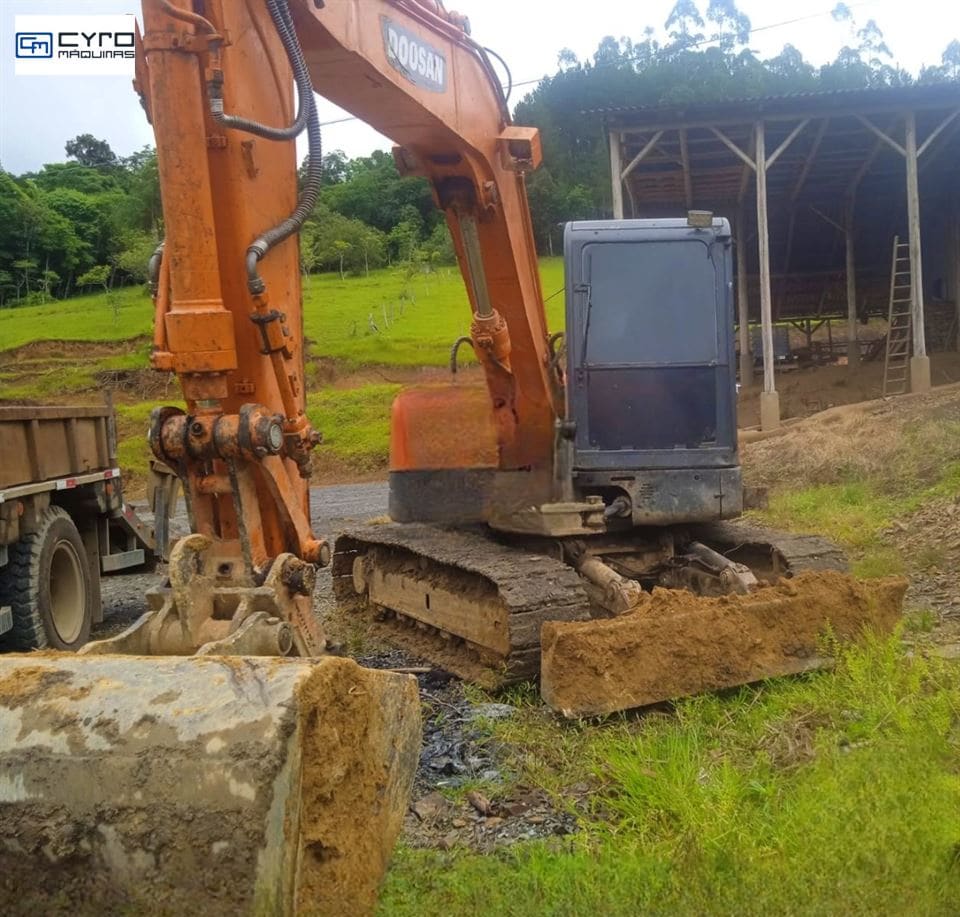 Mini-Escavadeira Doosan DX80R 2017 - foto 1 de 4