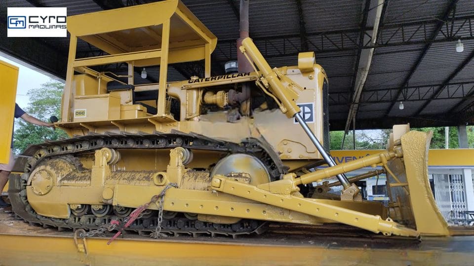 Trator de Esteira Caterpillar D6C 1979 - foto 1 de 3
