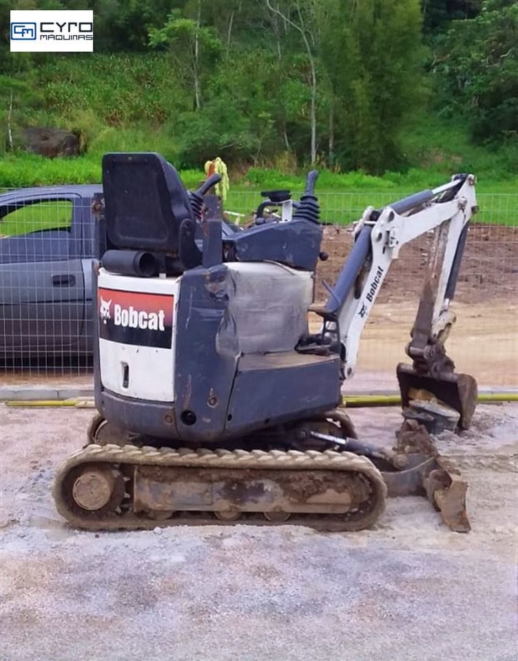 Mini-Escavadeira Bobcat E418 2012 - foto 1 de 4