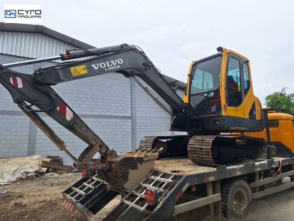 Mini-Escavadeira Volvo EC55B 2014 - foto 1 de 6