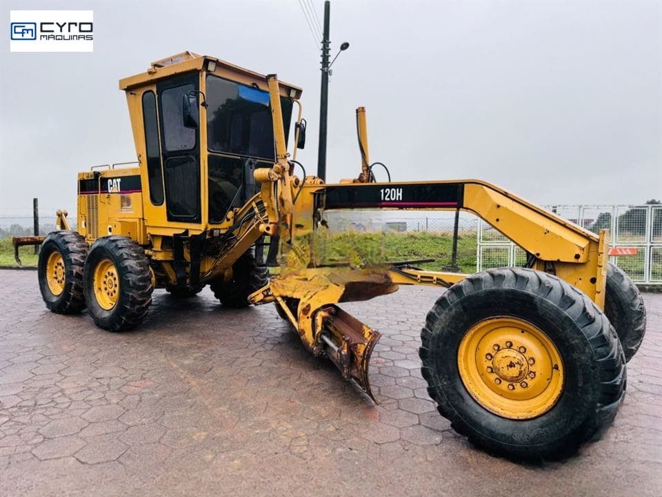 Motoniveladora Caterpillar 120H 1997 - foto 1 de 8