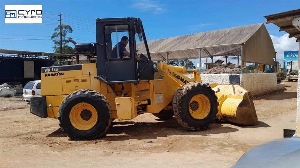 Pá Carregadeira Komatsu WA180 2005 - foto 1 de 4