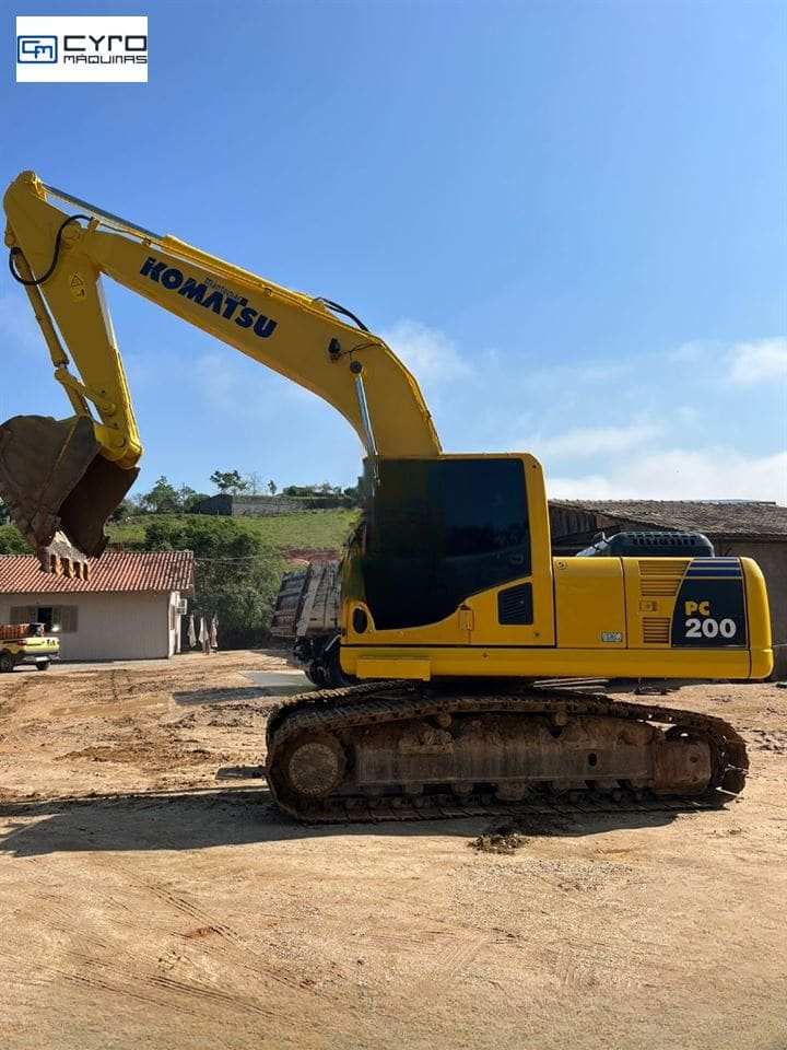 Escavadeira Komatsu PC200 2018 - foto 1 de 8
