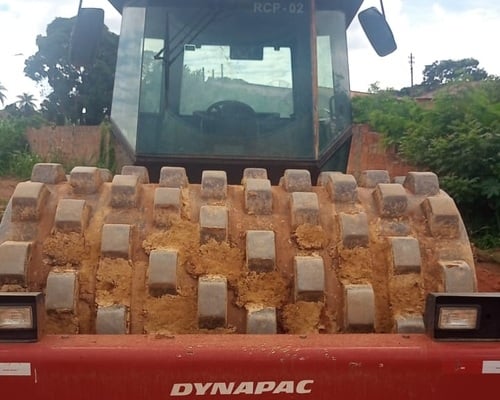 Rolo compactador Dynapac Rolo CA 250 10/10 - foto 1 de 3