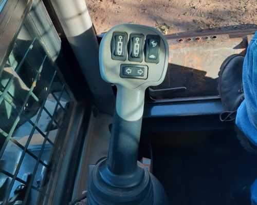 Mini Carregadeira New Holland L220 19/19 - foto 1 de 3