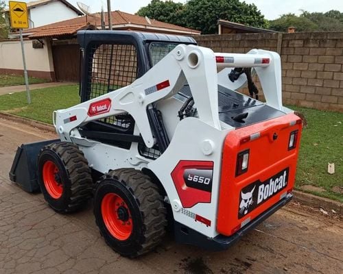 Mini Carregadeira Bobcat S650 11/11 - foto 1 de 4