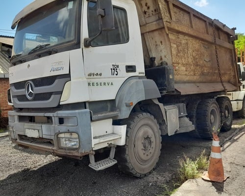 Caminhão Mercedes Benz Caçamba MB 4144 14/14 - foto 1 de 3