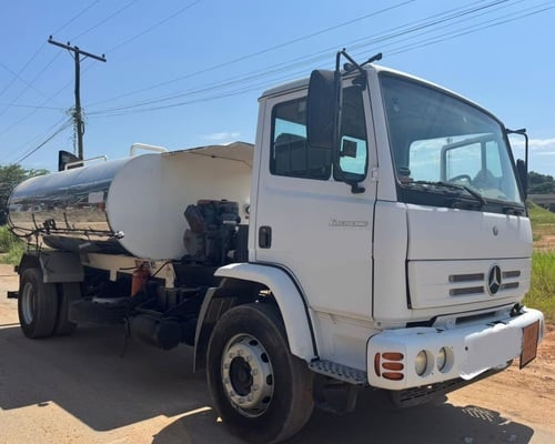 Caminhão Mercedes Benz Espargidor MB1718 09/09 - foto 1 de 1