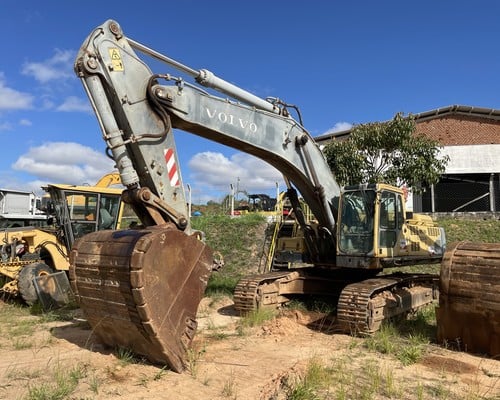 Escavadeira Volvo EC460 10/10 - foto 1 de 15