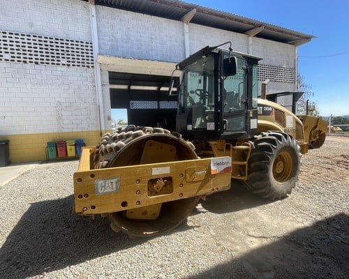 Rolo compactador Caterpillar CS54B 14/14 - foto 1 de 20