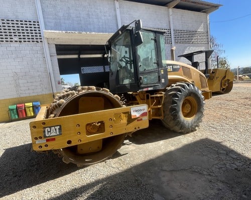 Rolo compactador Caterpillar CS54B 14/14 - foto 1 de 21