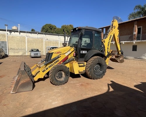 Retroescavadeira New Holland B110B 22/22 - foto 1 de 20
