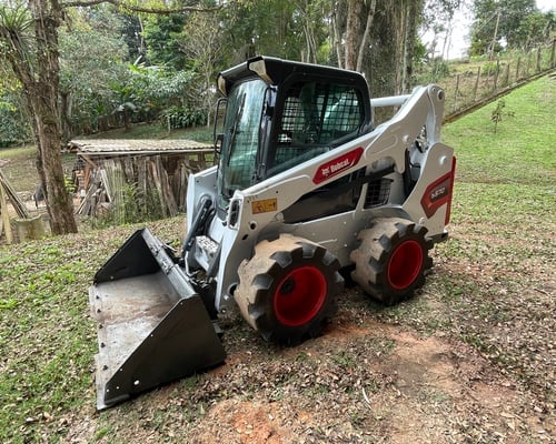 Mini Carregadeira Bobcat S570 20/20 - foto 1 de 20