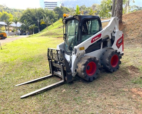 Mini Carregadeira Bobcat S570 21/21 - foto 1 de 18