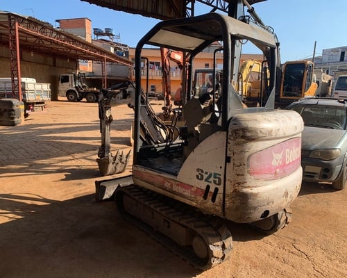 Mini Escavadeira Bobcat 325 12/12 - foto 1 de 18