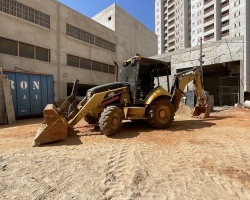 Retroescavadeira Caterpillar 416E 08/08 - foto 1 de 20