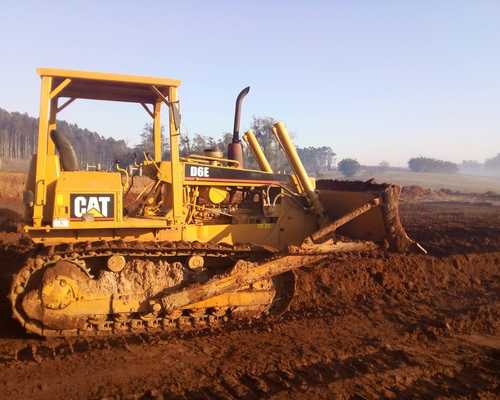 Trator de Esteiras Caterpillar D6E 95/95 - foto 1 de 6