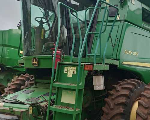 Colheitadeira John Deere 9670 13/13 - foto 1 de 10