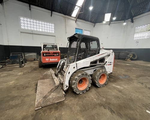 Mini Carregadeira Bobcat S450 18/18 - foto 1 de 20