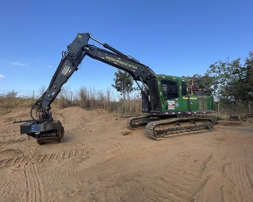 Harvester de esteira John Deere 2144G 21/21 - foto 1 de 20