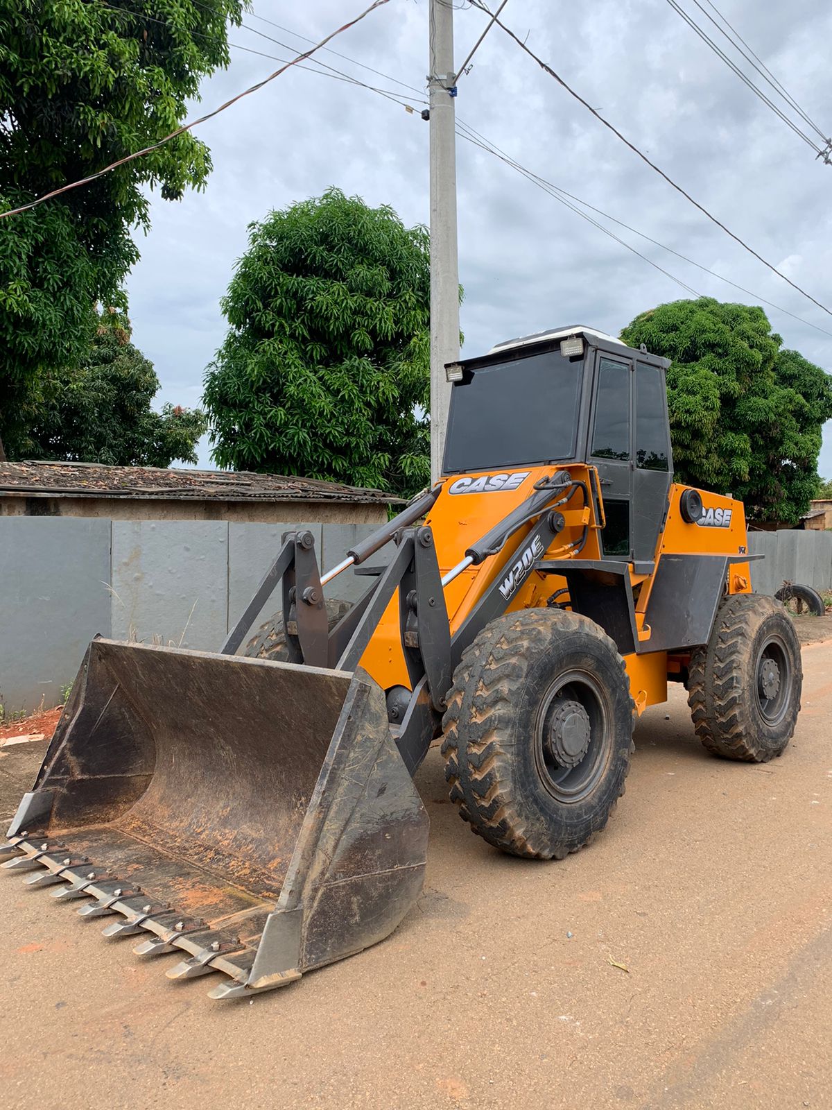Pá Carregadeira Case W20 1995 - foto 1 de 17