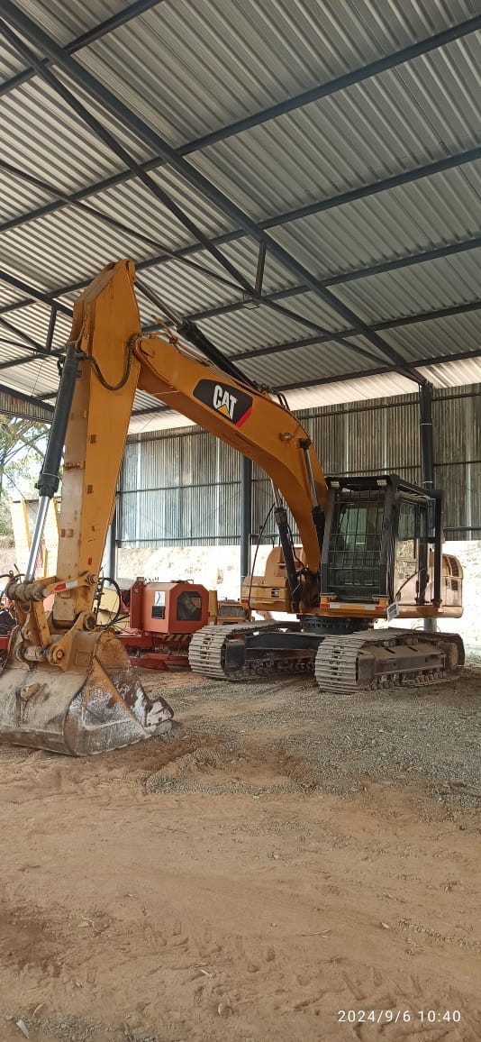 Escavadeira Caterpillar 320D 2012 - foto 1 de 22