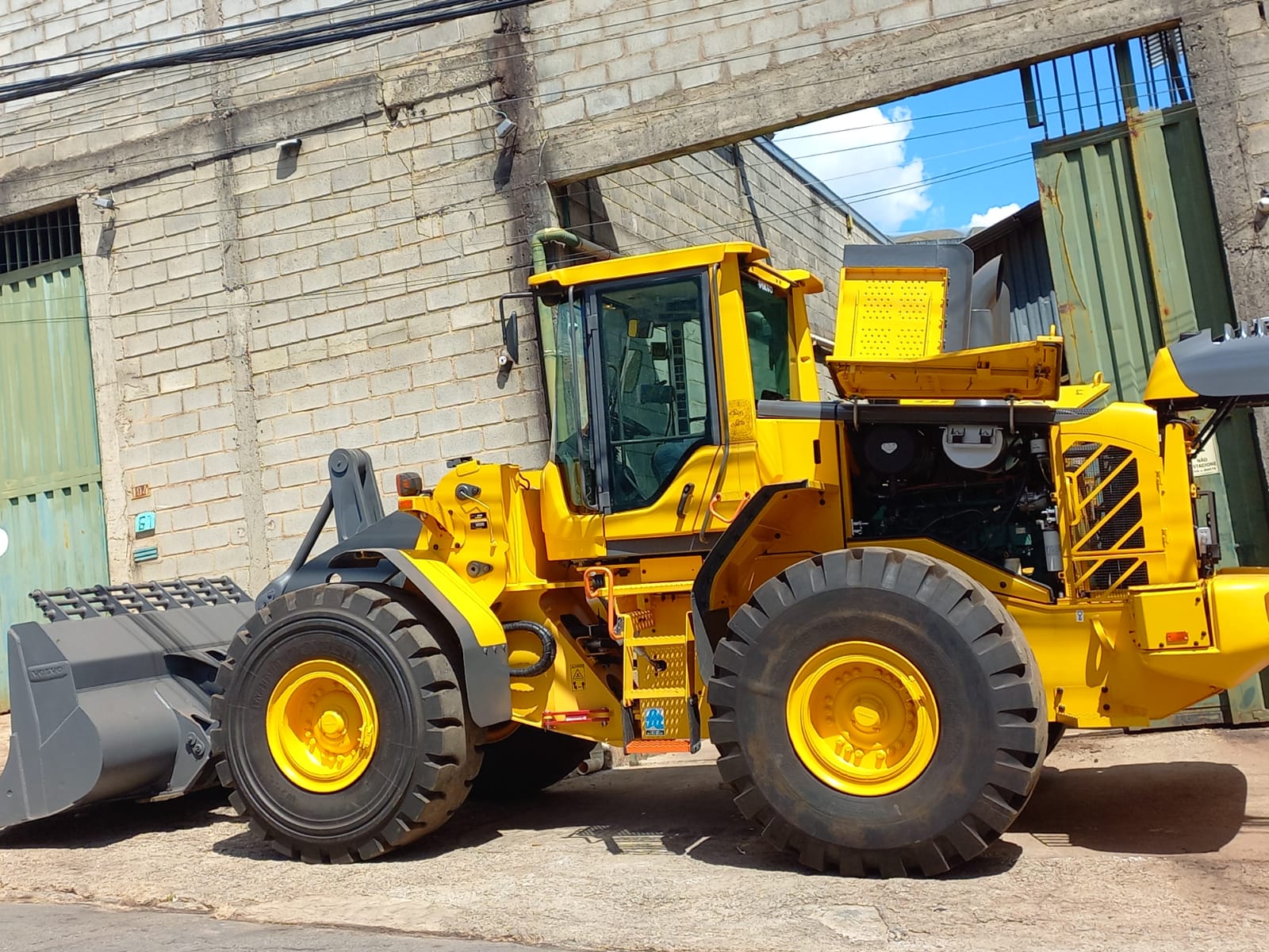 Pá Carregadeira Volvo L110F 2014 - foto 1 de 15