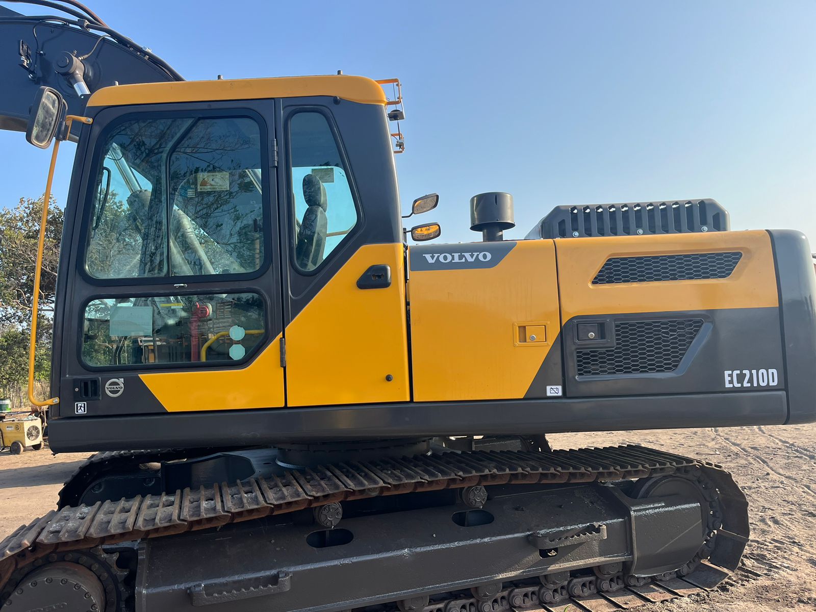 Escavadeira Volvo EC210D 2019 - foto 1 de 17