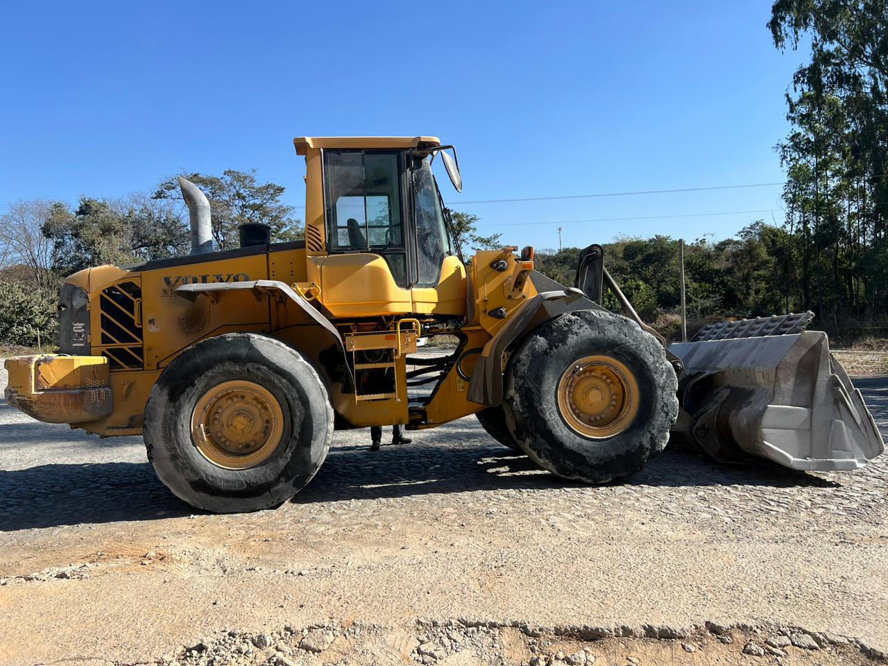 Pá Carregadeira Volvo L120F 2013 - foto 1 de 6