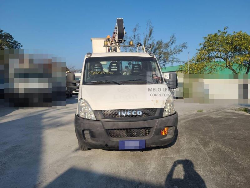 Caminhão Iveco Daily 55C17 2015 - foto 1 de 16