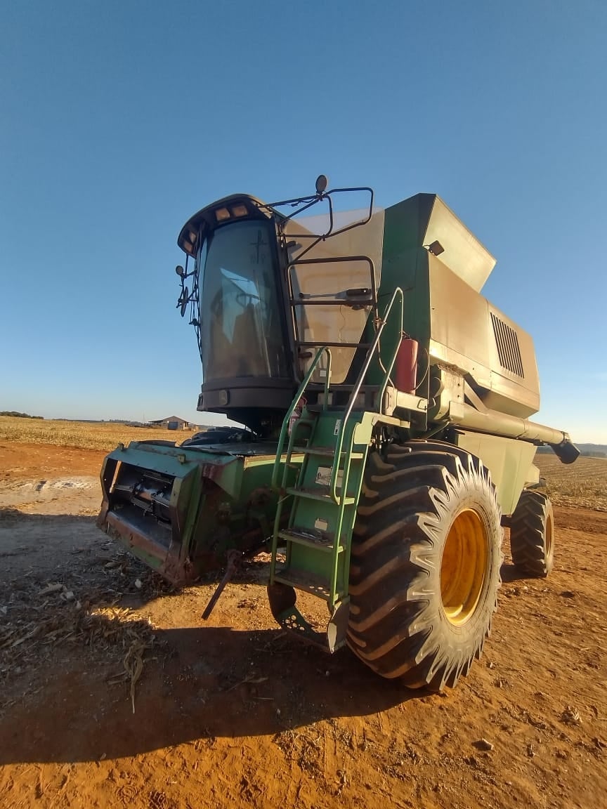 Colheitadeira John Deere JD 1550 2004 - foto 1 de 11