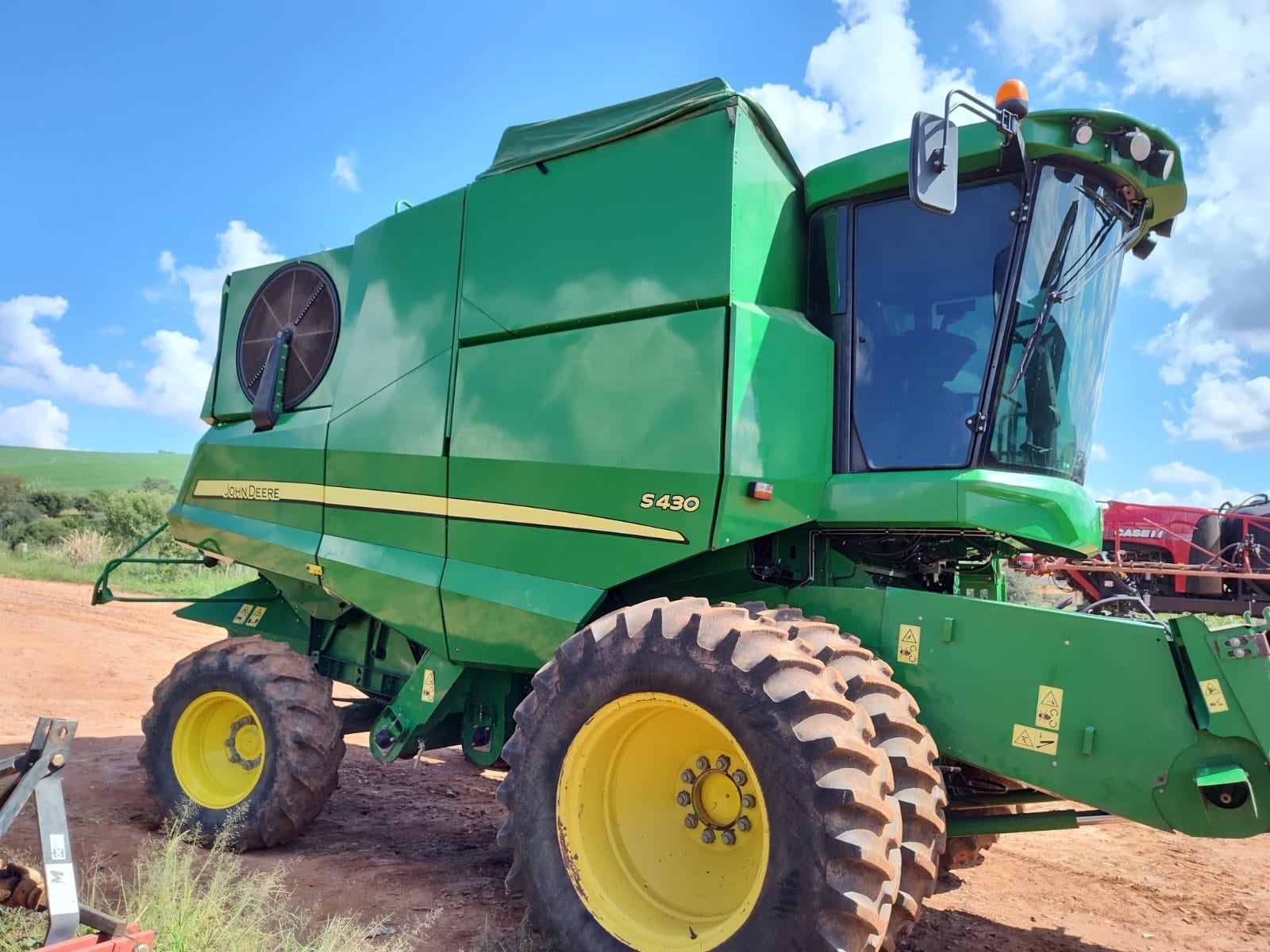 Colheitadeira John Deere S430 2017 - foto 1 de 9