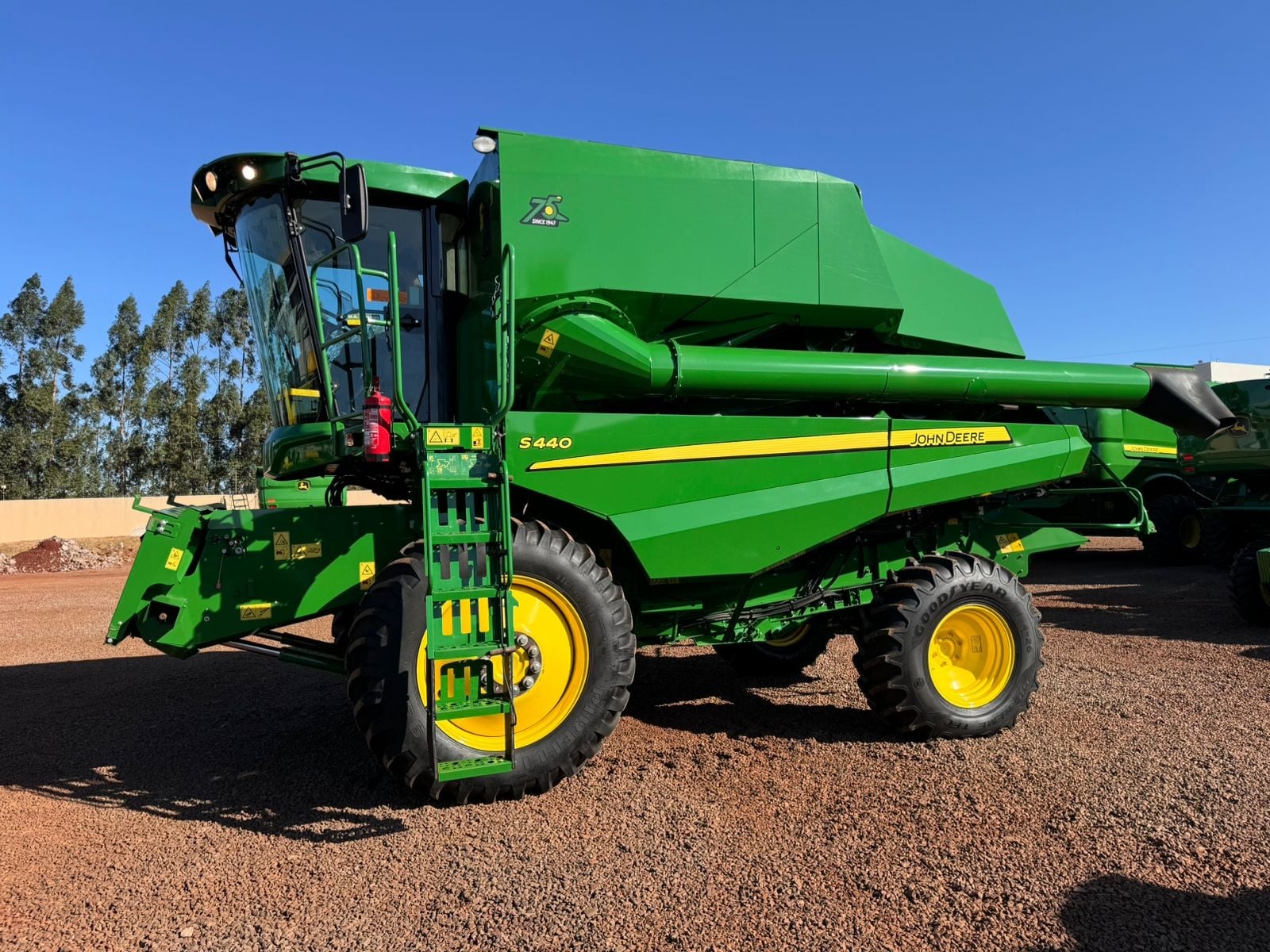 Colheitadeira John Deere S440 2022 - foto 1 de 9